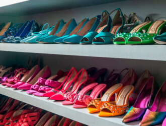 Como armazenar bolsas e sapatos com estilo, cuidado e praticidade